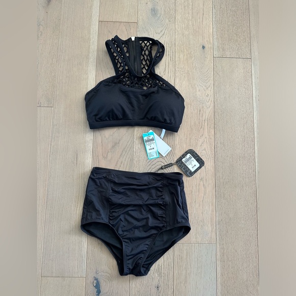 NWT Designer Bikini Swimsuit - womans size 6 & 8 - black - Picture 2 of 4